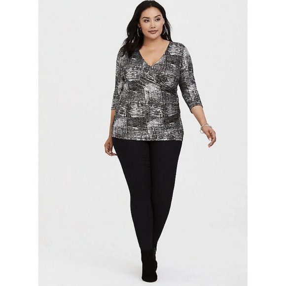 TORRID Women’s Size 0 Black Foil Surplice Front Tee Blouse - Picture 1 of 4